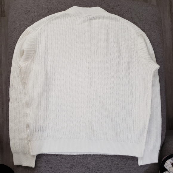 Uniqlo Size M White Mockneck Sweater - Picture 4 of 7